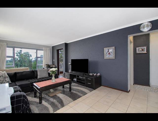 2 BEDROOM APARTMENT FOR SALE IN FOURWAYS GARDENS